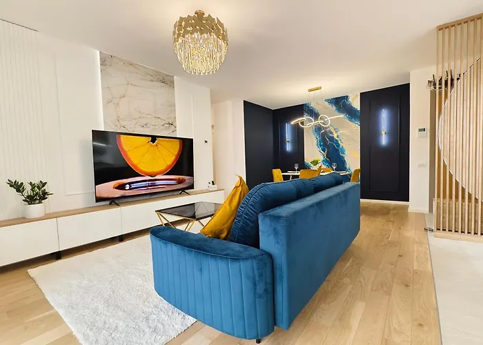 Central Art Deluxe Apartment - Private Parking